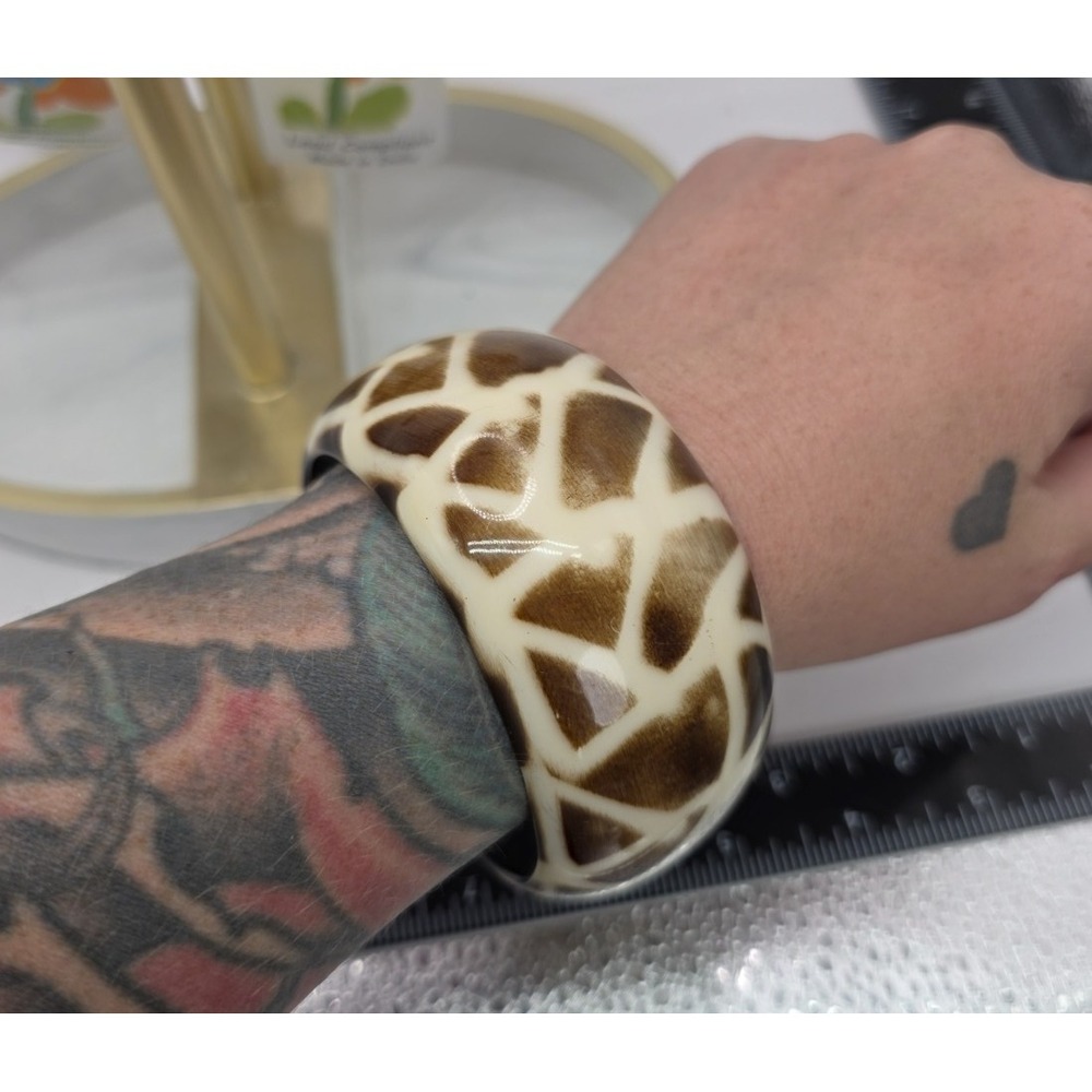 Antika Collection 4 Safari Themed Bangles Bracelets Carved Browns Boho Chunk New - Picture 6 of 8